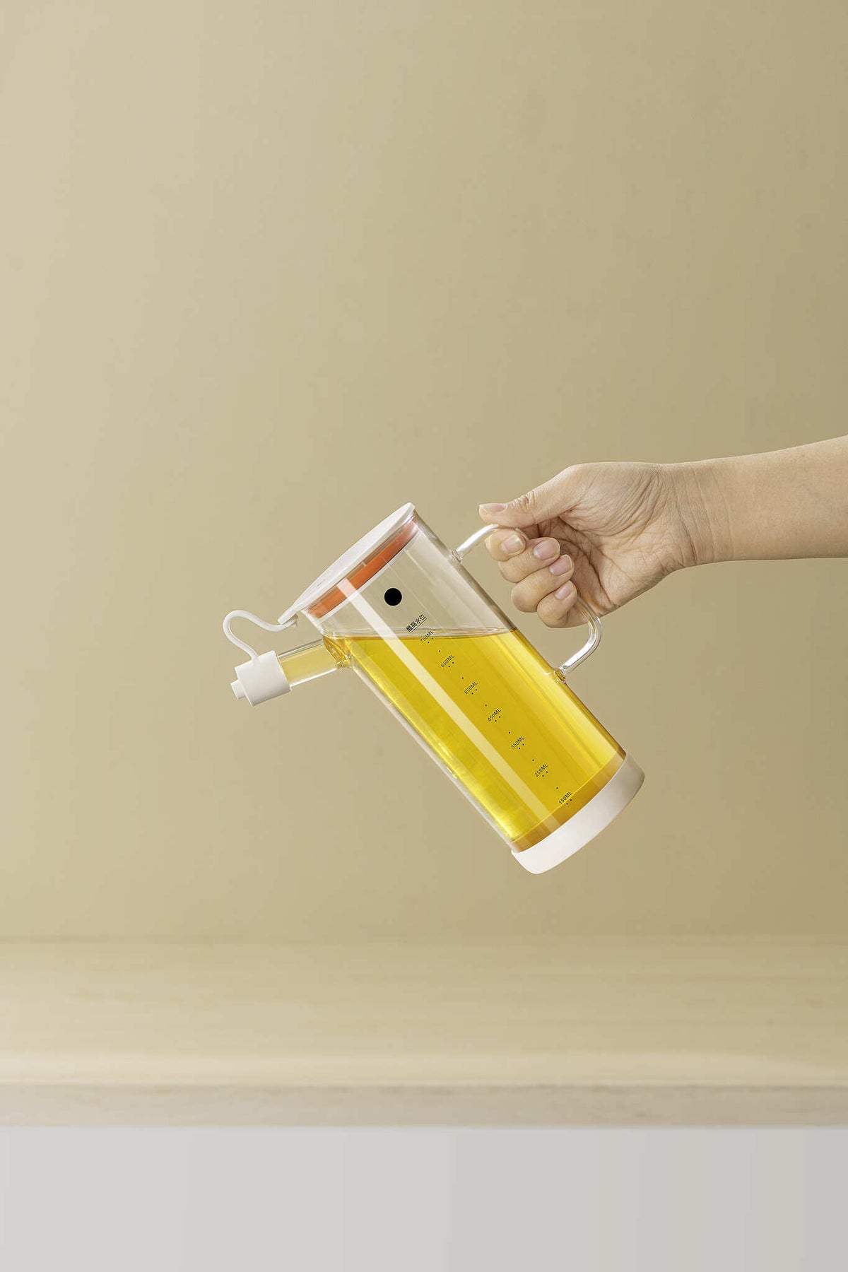 Anti-drip glass oil dispenser bottle with secure pouring spout