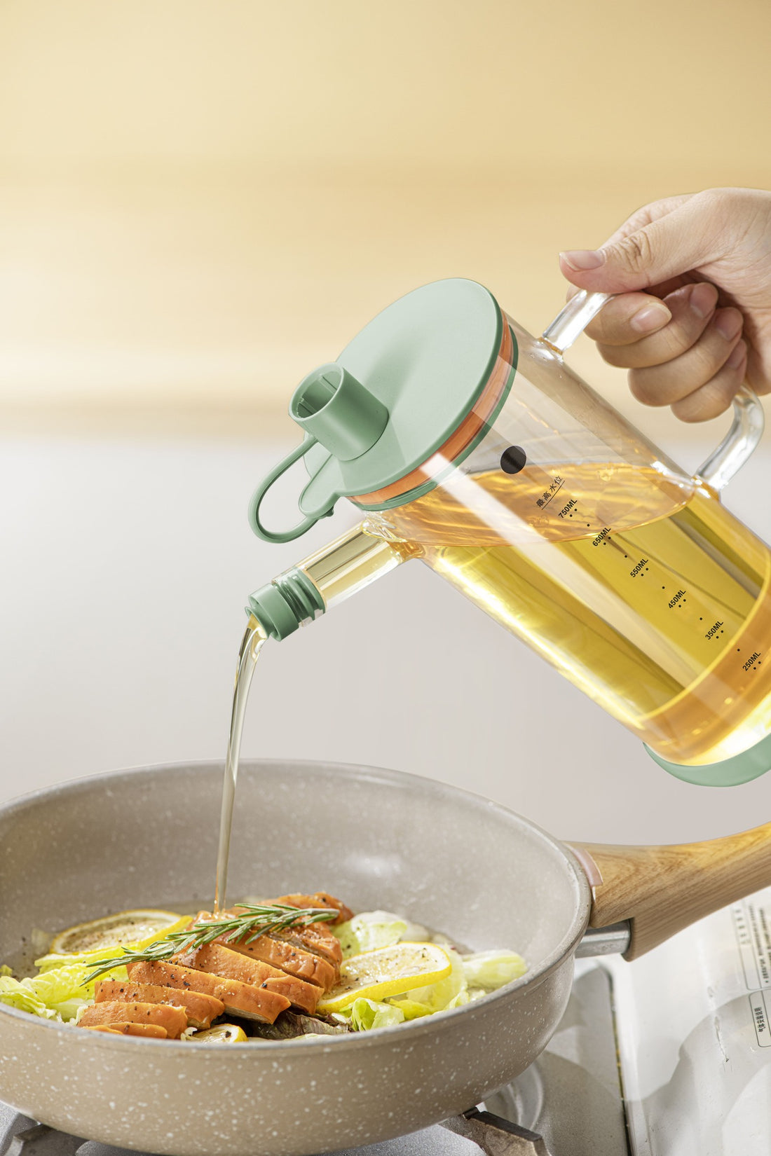 La Basera 750 ml glass cooking oil dispenser bottle in white